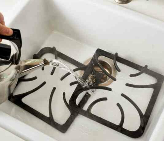 Як очистити решітку газової плити?