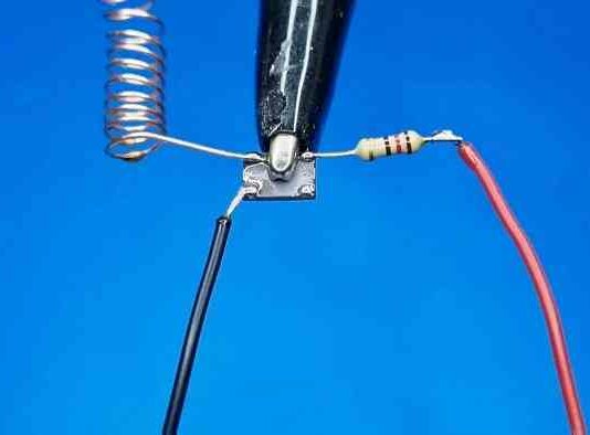 Як зробити радіопередавач всього з 2 компонентів