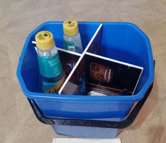 Перенесення для їжі з відра