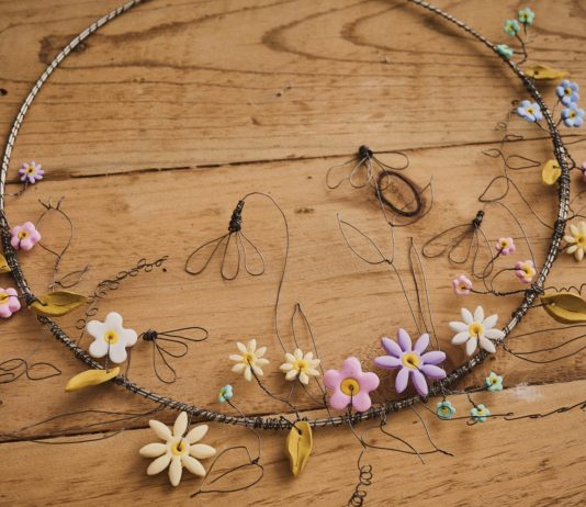 Як зробити вінок з дроту-Прикрасьте свій будинок цим унікальним весняним вінком